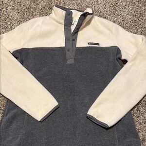 Columbia Men's Cream and Gray Sweater